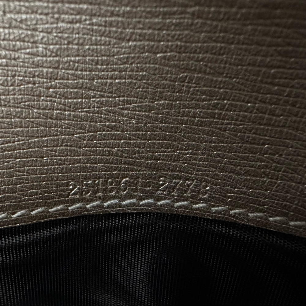 Authentic Gucci Lovely Heart Gold Wallet. - Picture 8 of 14